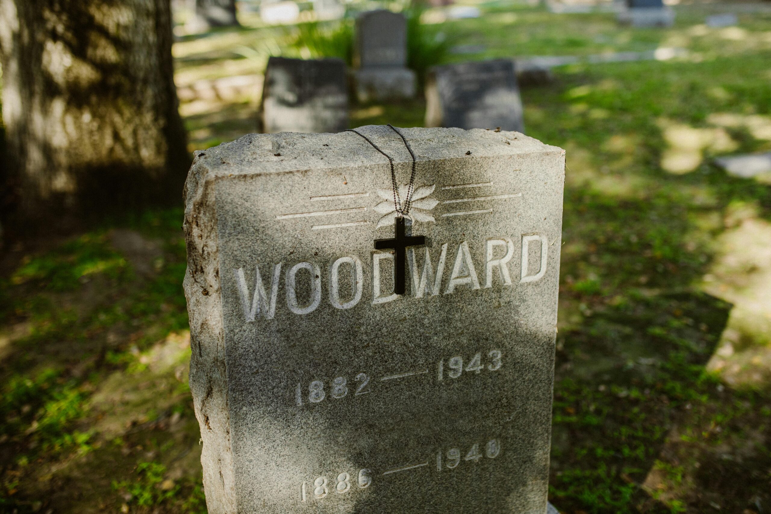 250+ Funny Tombstone Names: Hilarious Epitaphs & Graves